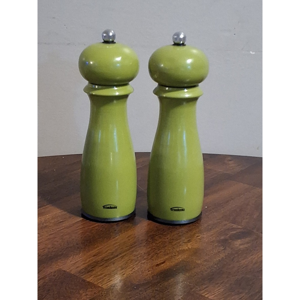 Vintage Trudeau Lime Green Salt and Pepper Mill Set 7.5 Inch Working Condition